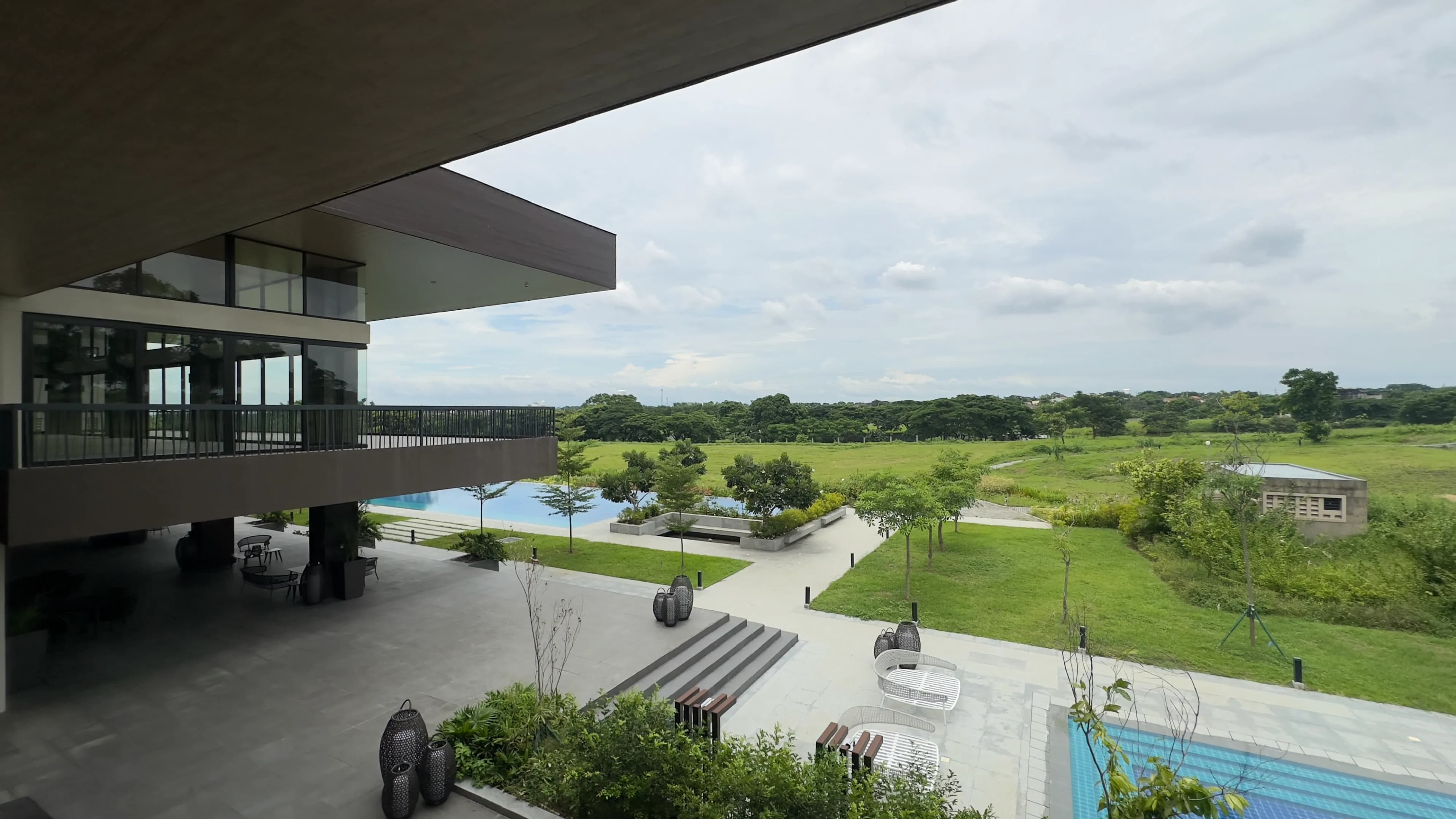 The-Courtyard-at-Vermosa